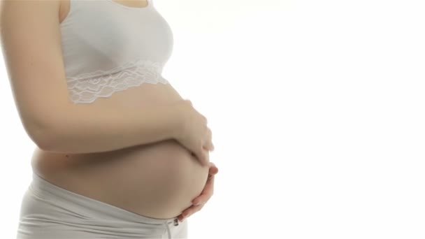 Mulher grávida acariciando barriga — Vídeo de Stock