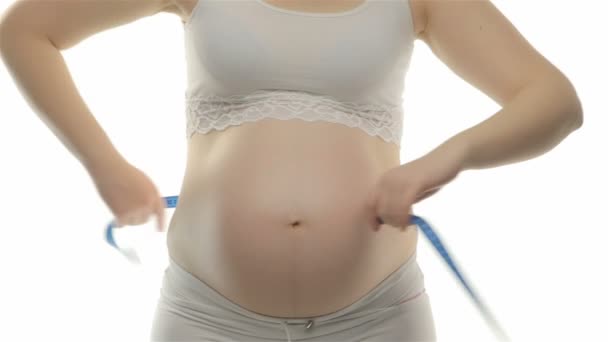 妊娠中の女性測定おなか — ストック動画