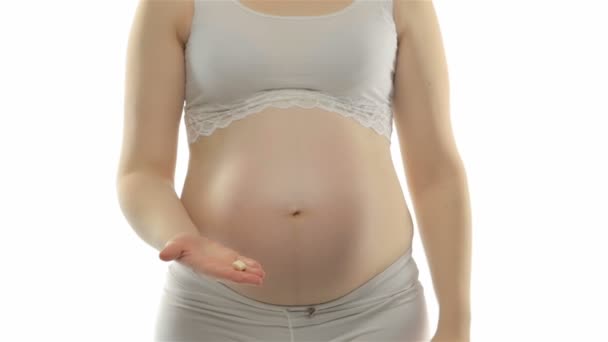 Pregnant woman drinking multivitamin — Stock Video