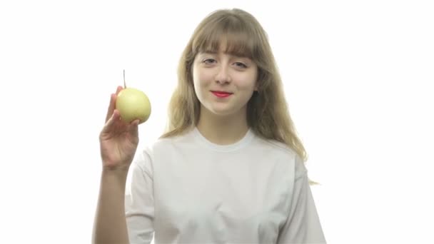Teenage girl showing a pear — Stock Video