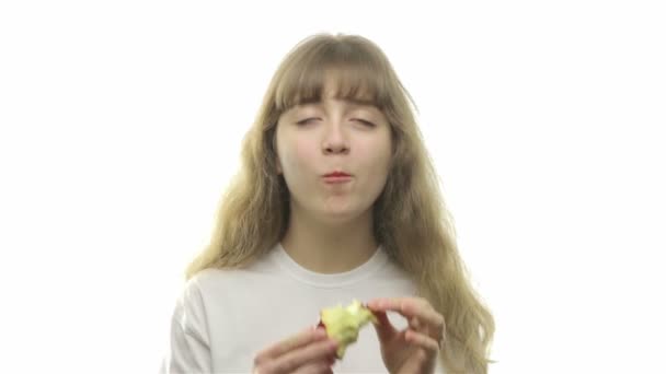 Young girl bites off apple — Stock Video