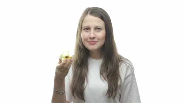 Morena mujer comiendo manzana, décimo vídeo — Vídeos de Stock