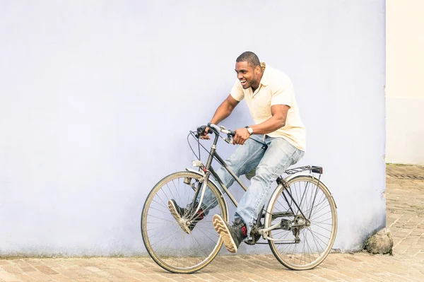 African american guy having fun with vintage bicycle - Free time with young man riding bike in urban city area - Freedom and carefree concept with afroamerican person enjoying everyday life moments — Stock Photo, Image