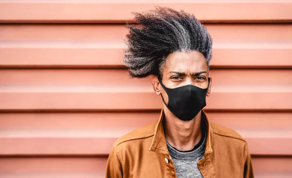 Retrato Cara Afro Americano Vestindo Máscara Protetora Preta Novo Conceito — Fotografia de Stock