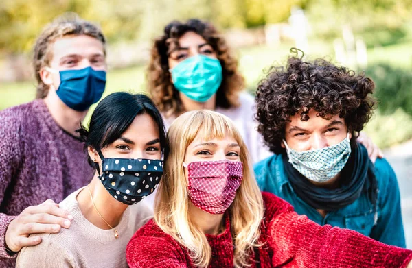 Multiracial People Taking Selfie Wearing Face Mask Spring Clothes New — Stock Photo, Image
