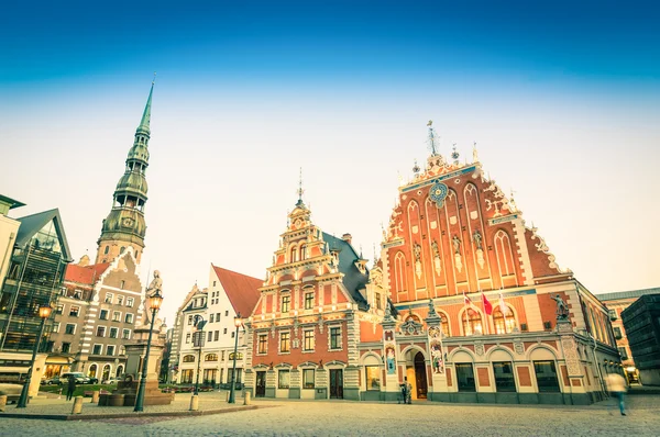 Latvian vintage retro postcard of Town Hall Square and House of the Blackheads and St. Peter's Church in Riga Latvia - Capital of culture 2014 - Vintage retro filtered look with vignetting — Stock Photo, Image