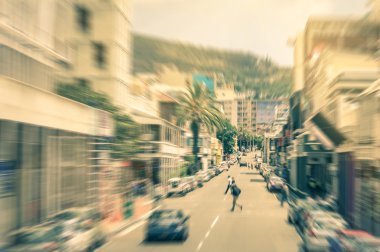 İnsanlar ve günbatımı - Güney Afrika iş bölgesinde yürüyüş Commuters - Radyal zum bir vintage defocusing filtre önce Longstreet Cape Town şehir merkezine hareket araba bakmak