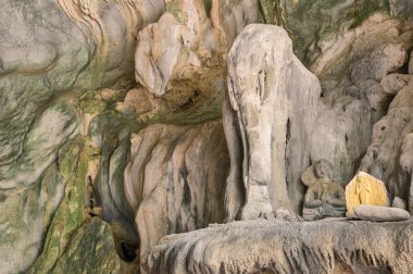 Ayrıntı şehri gezisi Vang Vieng - Lao Demokratik Halk Cumhuriyeti keşfetmek özel yerler - Laos kuzeyinde gezi güzelliklerini çevresinde yakınındaki fil Mağarası (Tham Sang) adını veren kaya oluşumu
