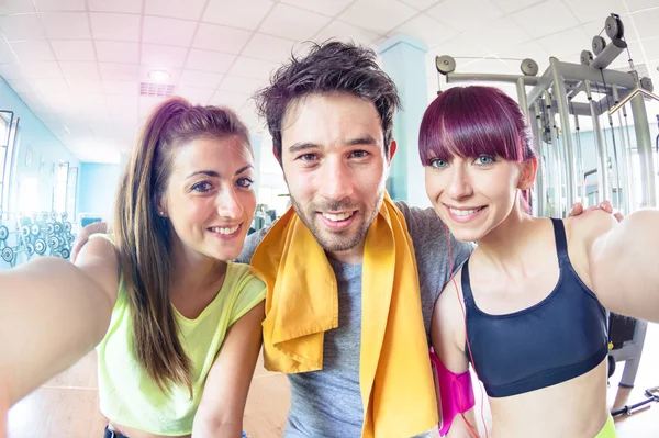 Happy active friends trio taking selfie in gym training studio center - Sporty people ready for fitness time - Healthy style and sport concept - Soft bright cyan marsala desaturated filtered look — Stok Foto