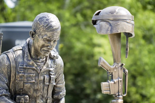 Army Soldier Veterans Memorial Statue — Stock Photo, Image