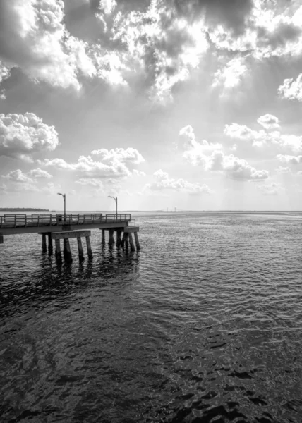 St Simon'ın Adası iskele Georgia Usa siyah ve beyaz 2 — Stok fotoğraf