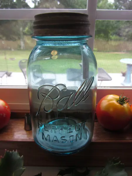 Vintage kék üveg konzervipari Jar fedél cink — Stock Fotó
