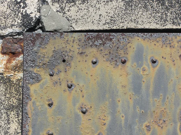 錆びた金属ドア グランジ テクスチャ背景 — ストック写真
