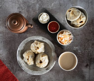 Buuza, Buryats-Moğollarının ulusal yemeğidir..
