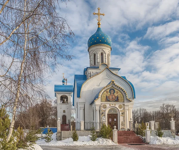 Moscú. Govorovo. 19 de enero de 2015. La Natividad del Templo de la Santísima Virgen María en el invierno . — Foto de Stock