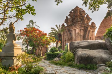 Vietnam, Nha Trang, 3 Mayıs 2015, tapınak karmaşık Po Nagar Cham. peyzaj tasarımı