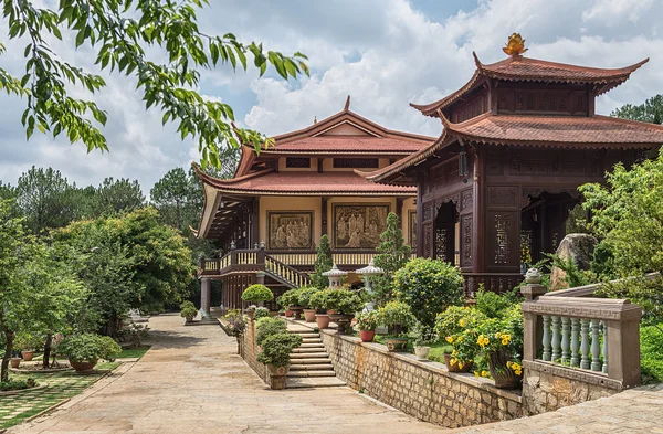Vietnam, Dalat, The territory of a Buddhist monastery, Pagoda Truk lam — Stock Photo, Image