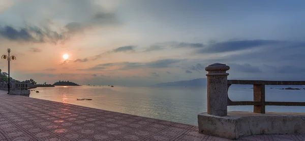 Vietnam. Nha Trang. 2 May 2015. Panorama. A beautiful sunrise over the sea — Stock Photo, Image