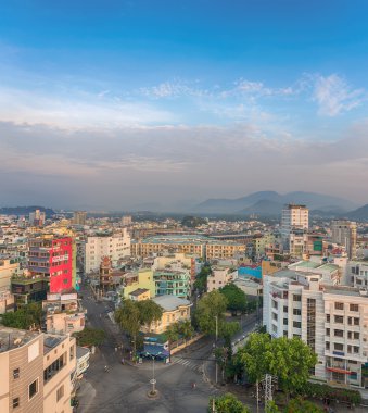 Vietnam, nha trang. 8 Mayıs 2015. Sokaklar kavşak ve kaplıca kenti mahallelerinde havadan görünümü.