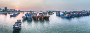 Vietnam, Nha Trang. 3 Mayıs 2015. Panorama. Balıkçı tekneleri.