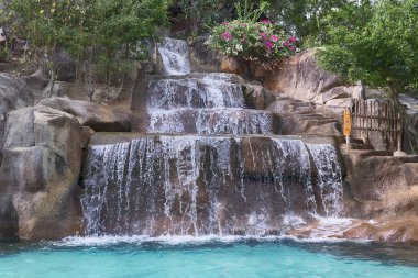 Resort, sıcak mineral springs, bir yüzme havuzu ile maden suyu