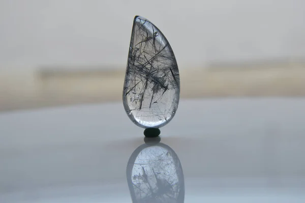 Kuvars, siyah kırmızı ve yeşil Rutile dahil, yakın plan, yerel, Pakistan.