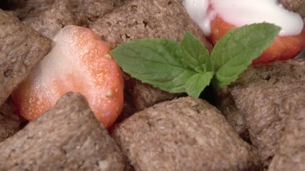 A quick and delicious breakfast with strawberries, yoghurt and mint. Dry and fresh ingredients close-up. — Stock Video