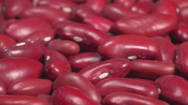 Renkli fasulye kolyesi, yakından bak. Makro. 4K video. Organik baklagiller.