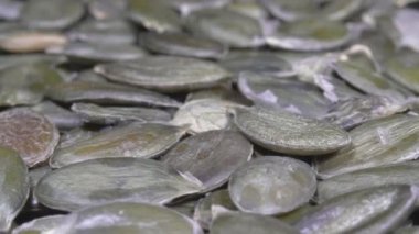 Kabak çekirdekleri yakın plan. Organik tohumlar. Makro. 4K video.