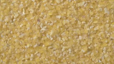 Mısır gevreklerinin rotasyonu yakın. Makro. 4K video. Sağlıklı beslenme.