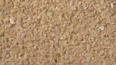 Buğday taneciklerinin dönüşünü yakından takip et. Katı buğday çeşitleri. Buğday lapası..