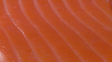 Somon eti yakından. Bir parça balık. Kesik balık..