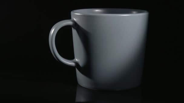 黒を基調としたグレーのセラミックカップ. — ストック動画