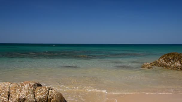 Spiaggia sabbia e cielo in estate — Video Stock