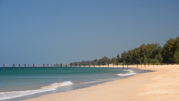 Playa de arena y cielo en verano — Vídeos de Stock