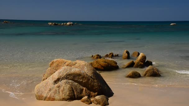 Bela praia e ondas — Vídeo de Stock