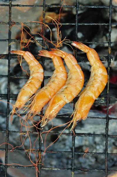 Grilled prawns on the grill — Stock Photo, Image