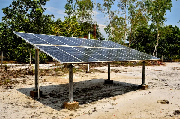 Paneles de células solares en aldea —  Fotos de Stock