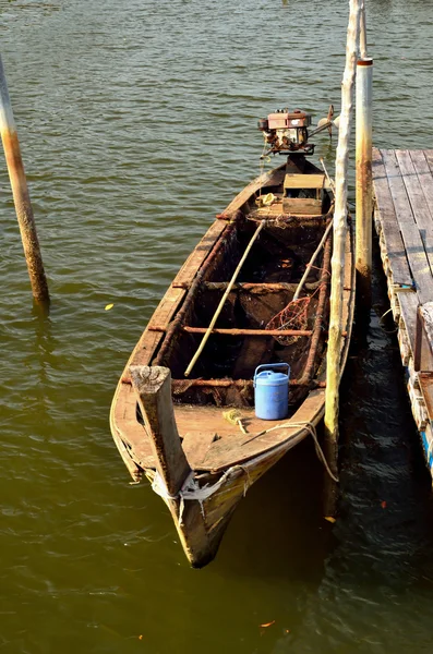 Barcos de pesca no povo da ilha — Fotografia de Stock