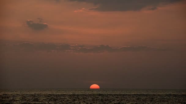 海滩上美丽的落日 — 图库视频影像