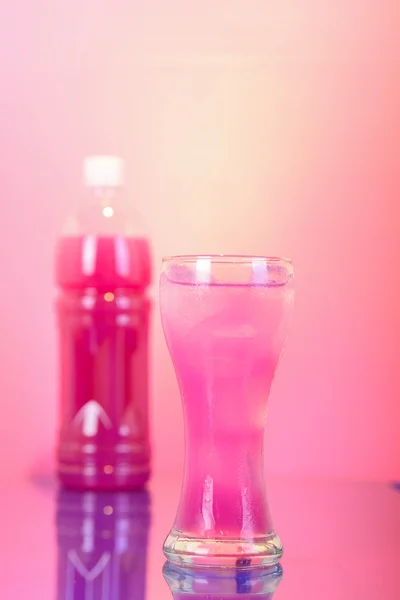 Kırmızı üzüm suyu ve arka plan — Stok fotoğraf