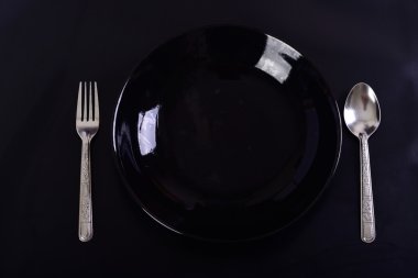 Yemek tabağı, kaşık ve çatal