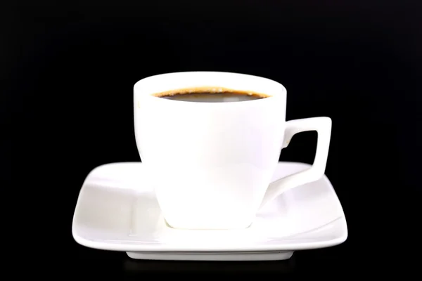 Taza de café y platillo sobre fondo negro — Foto de Stock