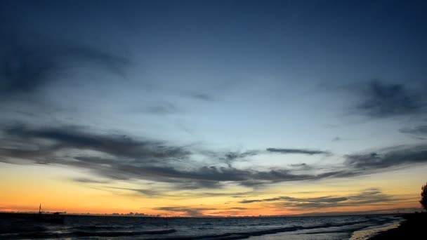 Céu e praia à noite Tailândia — Vídeo de Stock