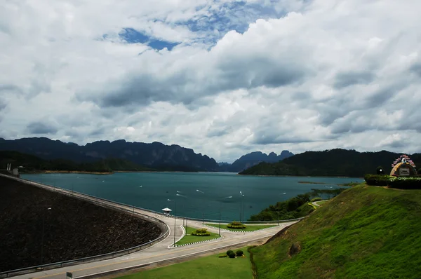 Dammen i det vackra landskapet i thailand — Stockfoto