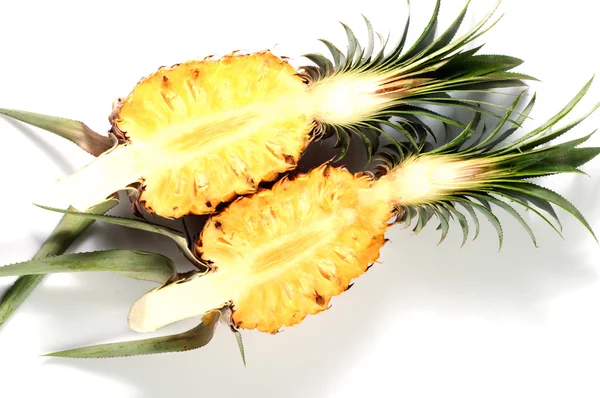 Ananász szelet fehér háttér — Stock Fotó