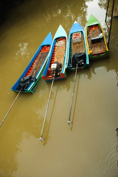 Small boat in river — Stock Photo, Image