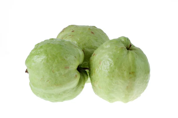 Плод гуавы имеет зеленую кожу и белую плоть, витамин С . — стоковое фото