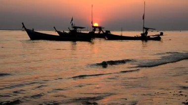 Akşam plajda güzel gün batımı