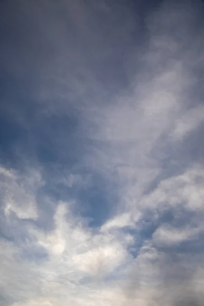 白い雲と青い空 空の交換に最適 — ストック写真